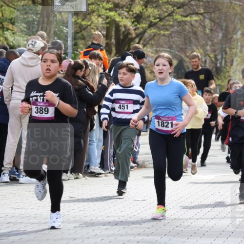 12.04.2026 - 45. Internationalen Wilhelmsburger Insellauf Strokosch-Dieckow http://msf.ph/oto/9493026 12.04.2026 14:49:45 Ziel 106, 169, 1, 1813, 497, 1808, 406, 1811, 367, 1830, 1848, 439, 389, 1821, 857, 872 meine-sportfotos.de