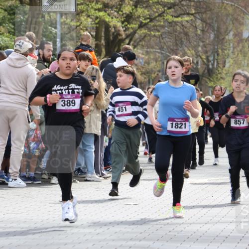 12.04.2026 - 45. Internationalen Wilhelmsburger Insellauf Strokosch-Dieckow http://msf.ph/oto/9493030 12.04.2026 14:49:45 Ziel 106, 169, 1, 1813, 497, 1808, 406, 1811, 367, 1830, 1848, 439, 389, 1821, 857, 872 meine-sportfotos.de