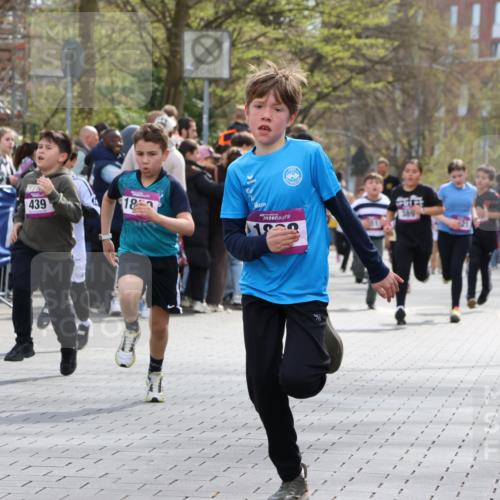 12.04.2026 - 45. Internationalen Wilhelmsburger Insellauf Strokosch-Dieckow http://msf.ph/oto/9493033 12.04.2026 14:49:43 Ziel 879, 1839, 401, 1812, 106, 169, 1, 1813, 497, 1808, 406, 1811, 367, 1830, 1848, 439, 389, 1821 meine-sportfotos.de