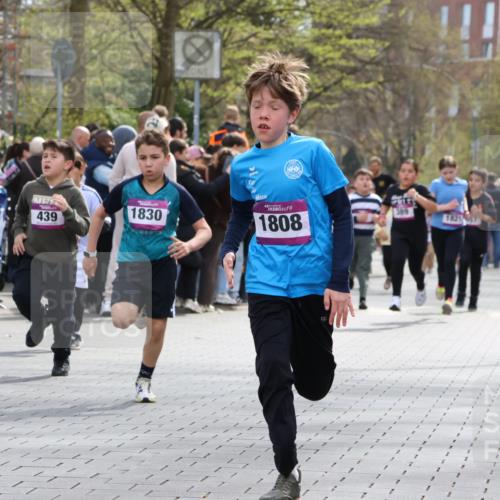 12.04.2026 - 45. Internationalen Wilhelmsburger Insellauf Strokosch-Dieckow http://msf.ph/oto/9493034 12.04.2026 14:49:43 Ziel 879, 1839, 401, 1812, 106, 169, 1, 1813, 497, 1808, 406, 1811, 367, 1830, 1848, 439, 389, 1821 meine-sportfotos.de