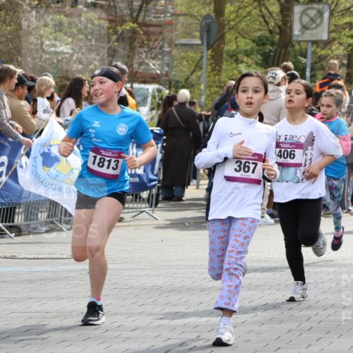12.04.2026 - 45. Internationalen Wilhelmsburger Insellauf Strokosch-Dieckow http://msf.ph/oto/9493042 12.04.2026 14:49:40 Ziel 882, 652, 1818, 867, 377, 879, 1839, 401, 1812, 106, 169, 1, 1813, 497, 1808, 406, 1811, 367, 1830, 1848, 439 meine-sportfotos.de
