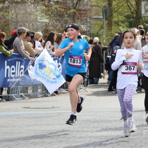 12.04.2026 - 45. Internationalen Wilhelmsburger Insellauf Strokosch-Dieckow http://msf.ph/oto/9493044 12.04.2026 14:49:40 Ziel 882, 652, 1818, 867, 377, 879, 1839, 401, 1812, 106, 169, 1, 1813, 497, 1808, 406, 1811, 367, 1830, 1848, 439 meine-sportfotos.de