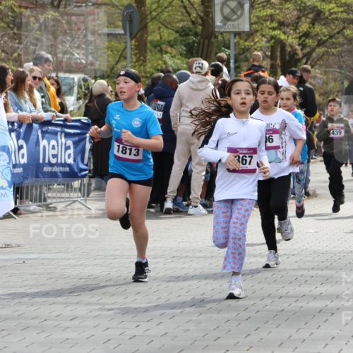 12.04.2026 - 45. Internationalen Wilhelmsburger Insellauf Strokosch-Dieckow http://msf.ph/oto/9493046 12.04.2026 14:49:40 Ziel 882, 652, 1818, 867, 377, 879, 1839, 401, 1812, 106, 169, 1, 1813, 497, 1808, 406, 1811, 367, 1830, 1848, 439 meine-sportfotos.de