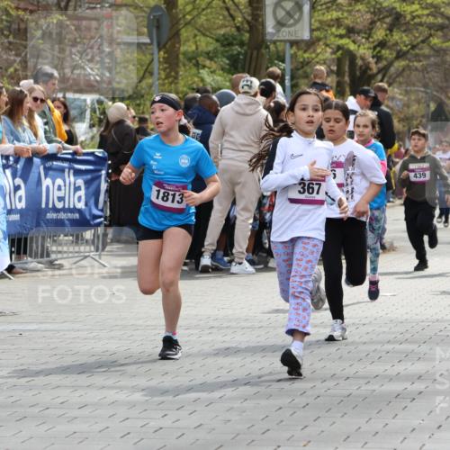 12.04.2026 - 45. Internationalen Wilhelmsburger Insellauf Strokosch-Dieckow http://msf.ph/oto/9493047 12.04.2026 14:49:40 Ziel 882, 652, 1818, 867, 377, 879, 1839, 401, 1812, 106, 169, 1, 1813, 497, 1808, 406, 1811, 367, 1830, 1848, 439 meine-sportfotos.de