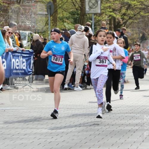 12.04.2026 - 45. Internationalen Wilhelmsburger Insellauf Strokosch-Dieckow http://msf.ph/oto/9493048 12.04.2026 14:49:40 Ziel 882, 652, 1818, 867, 377, 879, 1839, 401, 1812, 106, 169, 1, 1813, 497, 1808, 406, 1811, 367, 1830, 1848, 439 meine-sportfotos.de