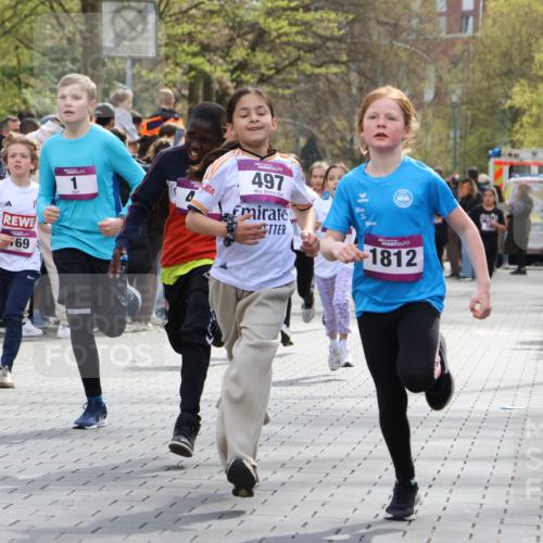 12.04.2026 - 45. Internationalen Wilhelmsburger Insellauf Strokosch-Dieckow http://msf.ph/oto/9493057 12.04.2026 14:49:38 Ziel 458, 161, 542, 1842, 894, 882, 652, 1818, 867, 377, 879, 1839, 401, 1812, 106, 169, 1, 1813, 497, 1808, 406, 1811, 367, 1830 meine-sportfotos.de