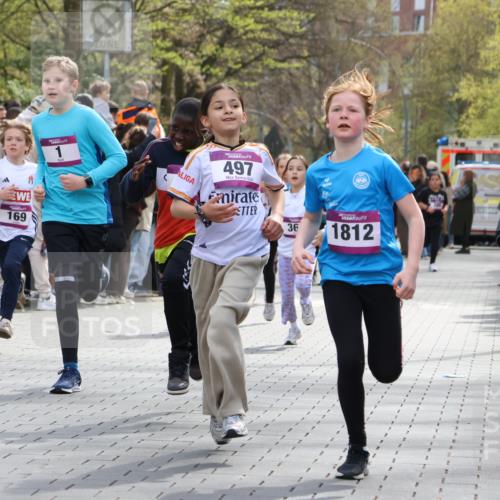 12.04.2026 - 45. Internationalen Wilhelmsburger Insellauf Strokosch-Dieckow http://msf.ph/oto/9493058 12.04.2026 14:49:38 Ziel 458, 161, 542, 1842, 894, 882, 652, 1818, 867, 377, 879, 1839, 401, 1812, 106, 169, 1, 1813, 497, 1808, 406, 1811, 367, 1830 meine-sportfotos.de
