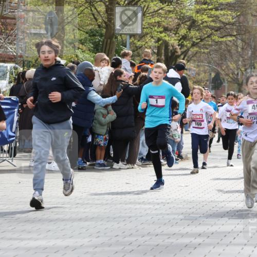 12.04.2026 - 45. Internationalen Wilhelmsburger Insellauf Strokosch-Dieckow http://msf.ph/oto/9493061 12.04.2026 14:49:36 Ziel 348, 602, 627, 458, 161, 542, 1842, 894, 882, 652, 1818, 867, 377, 879, 1839, 401, 1812, 106, 169, 1, 1813, 497, 1808, 406 meine-sportfotos.de