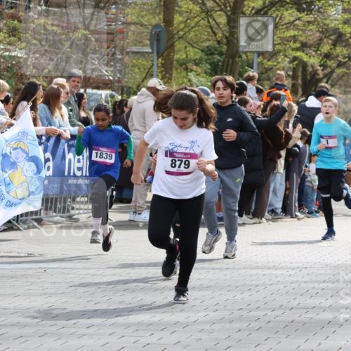 12.04.2026 - 45. Internationalen Wilhelmsburger Insellauf Strokosch-Dieckow http://msf.ph/oto/9493062 12.04.2026 14:49:35 Ziel 881, 348, 602, 627, 458, 161, 542, 1842, 894, 882, 652, 1818, 867, 377, 879, 1839, 401, 1812, 106, 169, 1, 1813 meine-sportfotos.de