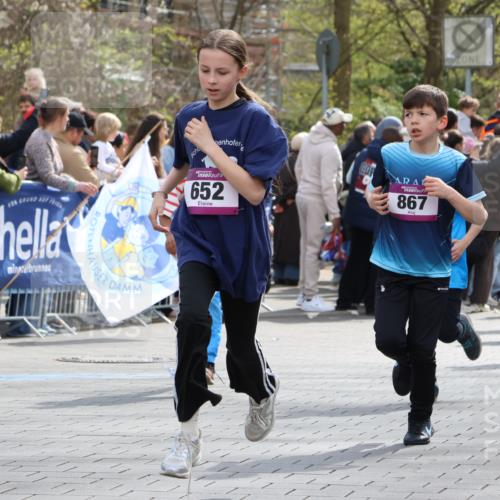 12.04.2026 - 45. Internationalen Wilhelmsburger Insellauf Strokosch-Dieckow http://msf.ph/oto/9493067 12.04.2026 14:49:33 Ziel 586, 1809, 440, 881, 348, 602, 627, 458, 161, 542, 1842, 894, 882, 652, 1818, 867, 377, 879, 1839, 401, 1812, 106 meine-sportfotos.de