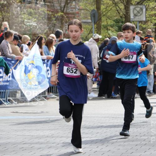 12.04.2026 - 45. Internationalen Wilhelmsburger Insellauf Strokosch-Dieckow http://msf.ph/oto/9493069 12.04.2026 14:49:33 Ziel 586, 1809, 440, 881, 348, 602, 627, 458, 161, 542, 1842, 894, 882, 652, 1818, 867, 377, 879, 1839, 401, 1812, 106 meine-sportfotos.de