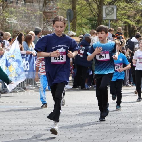12.04.2026 - 45. Internationalen Wilhelmsburger Insellauf Strokosch-Dieckow http://msf.ph/oto/9493071 12.04.2026 14:49:33 Ziel 586, 1809, 440, 881, 348, 602, 627, 458, 161, 542, 1842, 894, 882, 652, 1818, 867, 377, 879, 1839, 401, 1812, 106 meine-sportfotos.de