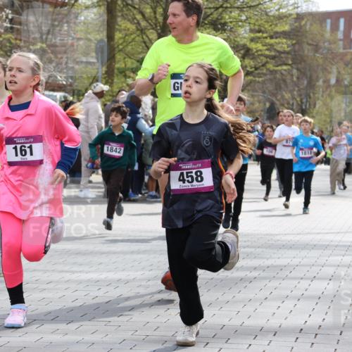 12.04.2026 - 45. Internationalen Wilhelmsburger Insellauf Strokosch-Dieckow http://msf.ph/oto/9493078 12.04.2026 14:49:32 Ziel 586, 1809, 440, 881, 348, 602, 627, 458, 161, 542, 1842, 894, 882, 652, 1818, 867, 377, 879, 1839, 401, 1812 meine-sportfotos.de