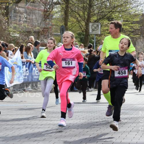12.04.2026 - 45. Internationalen Wilhelmsburger Insellauf Strokosch-Dieckow http://msf.ph/oto/9493080 12.04.2026 14:49:31 Ziel 17, 501, 586, 1809, 440, 881, 348, 602, 627, 458, 161, 542, 1842, 894, 882, 652, 1818, 867, 377, 879, 1839 meine-sportfotos.de