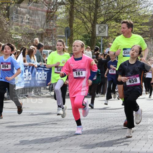 12.04.2026 - 45. Internationalen Wilhelmsburger Insellauf Strokosch-Dieckow http://msf.ph/oto/9493082 12.04.2026 14:49:31 Ziel 17, 501, 586, 1809, 440, 881, 348, 602, 627, 458, 161, 542, 1842, 894, 882, 652, 1818, 867, 377, 879, 1839 meine-sportfotos.de