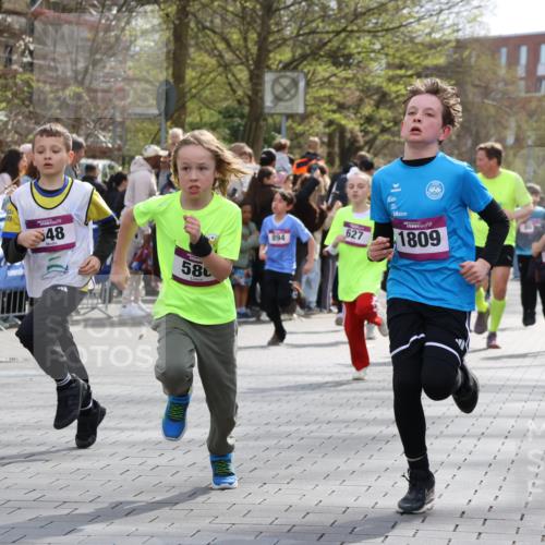 12.04.2026 - 45. Internationalen Wilhelmsburger Insellauf Strokosch-Dieckow http://msf.ph/oto/9493092 12.04.2026 14:49:28 Ziel 693, 1817, 100, 855, 897, 353, 666, 1827, 378, 17, 501, 586, 1809, 440, 881, 348, 602, 627, 458, 161, 542, 1842, 894, 882, 652, 1818 meine-sportfotos.de