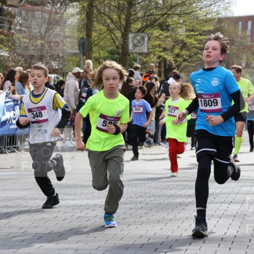 12.04.2026 - 45. Internationalen Wilhelmsburger Insellauf Strokosch-Dieckow http://msf.ph/oto/9493093 12.04.2026 14:49:28 Ziel 693, 1817, 100, 855, 897, 353, 666, 1827, 378, 17, 501, 586, 1809, 440, 881, 348, 602, 627, 458, 161, 542, 1842, 894, 882, 652, 1818 meine-sportfotos.de