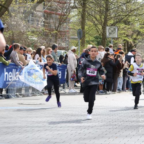 12.04.2026 - 45. Internationalen Wilhelmsburger Insellauf Strokosch-Dieckow http://msf.ph/oto/9493106 12.04.2026 14:49:26 Ziel 896, 372, 1055, 51, 693, 1817, 100, 855, 897, 353, 666, 1827, 378, 17, 501, 586, 1809, 440, 881, 348, 602, 627, 458 meine-sportfotos.de
