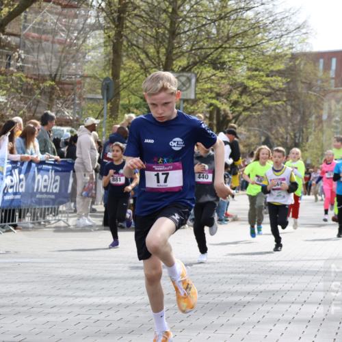 12.04.2026 - 45. Internationalen Wilhelmsburger Insellauf Strokosch-Dieckow http://msf.ph/oto/9493107 12.04.2026 14:49:25 Ziel 2, 896, 372, 1055, 51, 693, 1817, 100, 855, 897, 353, 666, 1827, 378, 17, 501, 586, 1809, 440, 881, 348, 602, 627 meine-sportfotos.de