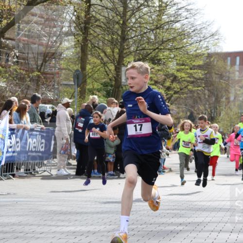 12.04.2026 - 45. Internationalen Wilhelmsburger Insellauf Strokosch-Dieckow http://msf.ph/oto/9493110 12.04.2026 14:49:25 Ziel 2, 896, 372, 1055, 51, 693, 1817, 100, 855, 897, 353, 666, 1827, 378, 17, 501, 586, 1809, 440, 881, 348, 602, 627 meine-sportfotos.de
