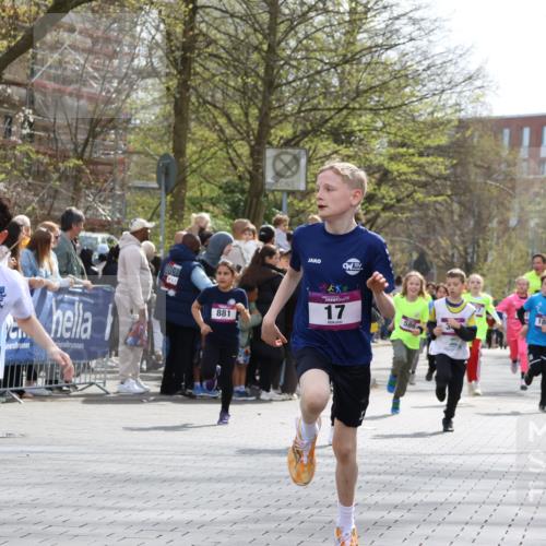 12.04.2026 - 45. Internationalen Wilhelmsburger Insellauf Strokosch-Dieckow http://msf.ph/oto/9493112 12.04.2026 14:49:25 Ziel 2, 896, 372, 1055, 51, 693, 1817, 100, 855, 897, 353, 666, 1827, 378, 17, 501, 586, 1809, 440, 881, 348, 602, 627 meine-sportfotos.de