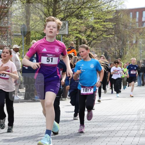 12.04.2026 - 45. Internationalen Wilhelmsburger Insellauf Strokosch-Dieckow http://msf.ph/oto/9493125 12.04.2026 14:49:21 Ziel 1063, 1048, 601, 418, 684, 597, 1823, 375, 2, 896, 372, 1055, 51, 693, 1817, 100, 855, 897, 353, 666, 1827, 378, 17, 501, 586 meine-sportfotos.de