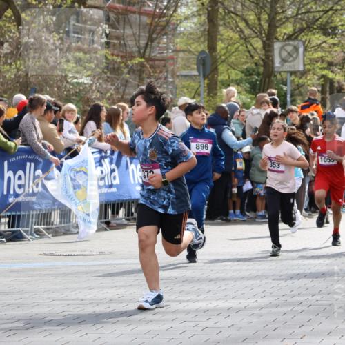 12.04.2026 - 45. Internationalen Wilhelmsburger Insellauf Strokosch-Dieckow http://msf.ph/oto/9493133 12.04.2026 14:49:19 Ziel 1043, 101, 1063, 1048, 601, 418, 684, 597, 1823, 375, 2, 896, 372, 1055, 51, 693, 1817, 100, 855, 897, 353, 666, 1827, 378, 17, 501 meine-sportfotos.de