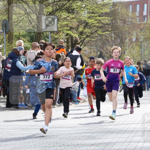 12.04.2026 - 45. Internationalen Wilhelmsburger Insellauf Strokosch-Dieckow http://msf.ph/oto/9493141 12.04.2026 14:49:18 Ziel 1043, 101, 1063, 1048, 601, 418, 684, 597, 1823, 375, 2, 896, 372, 1055, 51, 693, 1817, 100, 855, 897, 353, 666, 1827, 378 meine-sportfotos.de