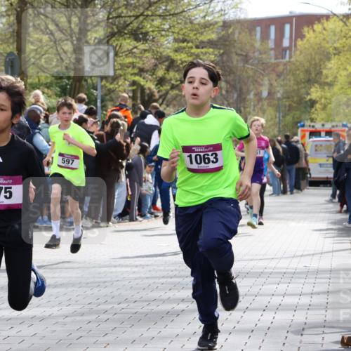 12.04.2026 - 45. Internationalen Wilhelmsburger Insellauf Strokosch-Dieckow http://msf.ph/oto/9493143 12.04.2026 14:49:16 Ziel 385, 371, 433, 487, 887, 73, 1805, 591, 1043, 101, 1063, 1048, 601, 418, 684, 597, 1823, 375, 2, 896, 372, 1055, 51, 693, 1817, 100 meine-sportfotos.de
