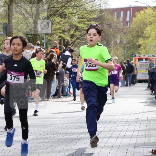 12.04.2026 - 45. Internationalen Wilhelmsburger Insellauf Strokosch-Dieckow http://msf.ph/oto/9493146 12.04.2026 14:49:16 Ziel 385, 371, 433, 487, 887, 73, 1805, 591, 1043, 101, 1063, 1048, 601, 418, 684, 597, 1823, 375, 2, 896, 372, 1055, 51, 693, 1817, 100 meine-sportfotos.de