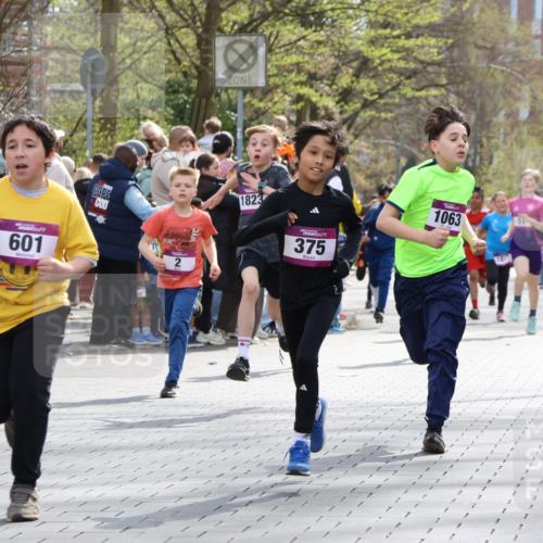 12.04.2026 - 45. Internationalen Wilhelmsburger Insellauf Strokosch-Dieckow http://msf.ph/oto/9493149 12.04.2026 14:49:15 Ziel 385, 371, 433, 487, 887, 73, 1805, 591, 1043, 101, 1063, 1048, 601, 418, 684, 597, 1823, 375, 2, 896, 372, 1055, 51 meine-sportfotos.de