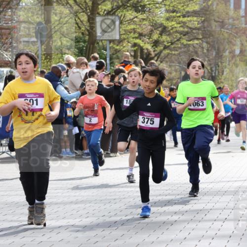 12.04.2026 - 45. Internationalen Wilhelmsburger Insellauf Strokosch-Dieckow http://msf.ph/oto/9493152 12.04.2026 14:49:15 Ziel 385, 371, 433, 487, 887, 73, 1805, 591, 1043, 101, 1063, 1048, 601, 418, 684, 597, 1823, 375, 2, 896, 372, 1055, 51 meine-sportfotos.de