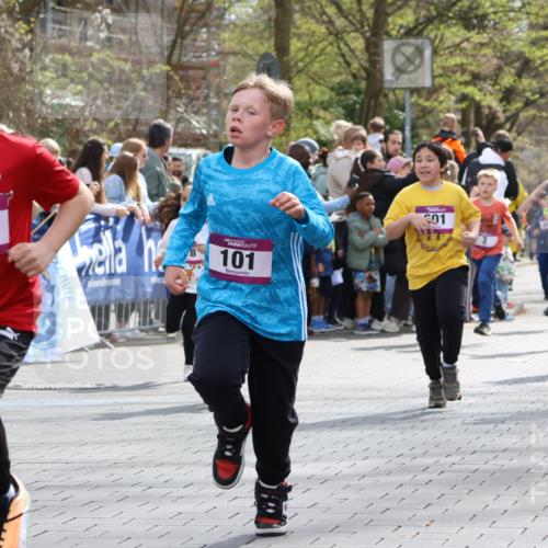 12.04.2026 - 45. Internationalen Wilhelmsburger Insellauf Strokosch-Dieckow http://msf.ph/oto/9493156 12.04.2026 14:49:14 Ziel 385, 371, 433, 487, 887, 73, 1805, 591, 1043, 101, 1063, 1048, 601, 418, 684, 597, 1823, 375, 2 meine-sportfotos.de
