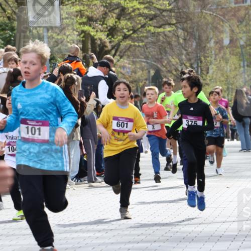 12.04.2026 - 45. Internationalen Wilhelmsburger Insellauf Strokosch-Dieckow http://msf.ph/oto/9493160 12.04.2026 14:49:13 Ziel 876, 1816, 1815, 428, 385, 371, 433, 487, 887, 73, 1805, 591, 1043, 101, 1063, 1048, 601, 418, 684, 597, 1823, 375, 2 meine-sportfotos.de