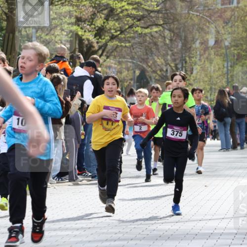 12.04.2026 - 45. Internationalen Wilhelmsburger Insellauf Strokosch-Dieckow http://msf.ph/oto/9493162 12.04.2026 14:49:12 Ziel 1804, 1836, 5015, 876, 1816, 1815, 428, 385, 371, 433, 487, 887, 73, 1805, 591, 1043, 101, 1063, 1048, 601, 418, 684, 597, 1823, 375 meine-sportfotos.de