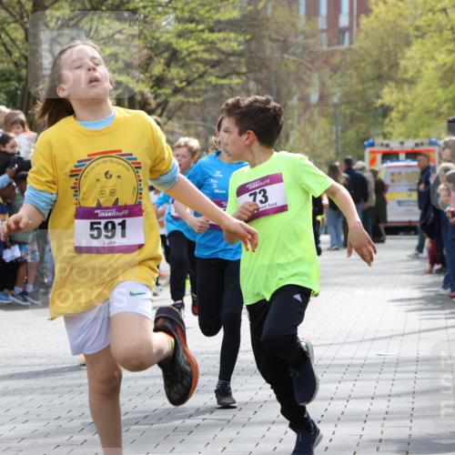 12.04.2026 - 45. Internationalen Wilhelmsburger Insellauf Strokosch-Dieckow http://msf.ph/oto/9493166 12.04.2026 14:49:11 Ziel 1804, 1836, 5015, 876, 1816, 1815, 428, 385, 371, 433, 487, 887, 73, 1805, 591, 1043, 101, 1063, 1048, 601, 418, 684, 597, 1823 meine-sportfotos.de
