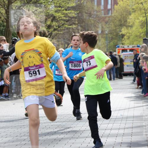 12.04.2026 - 45. Internationalen Wilhelmsburger Insellauf Strokosch-Dieckow http://msf.ph/oto/9493168 12.04.2026 14:49:10 Ziel 38, 1804, 1836, 5015, 876, 1816, 1815, 428, 385, 371, 433, 487, 887, 73, 1805, 591, 1043, 101, 1063, 1048, 601 meine-sportfotos.de