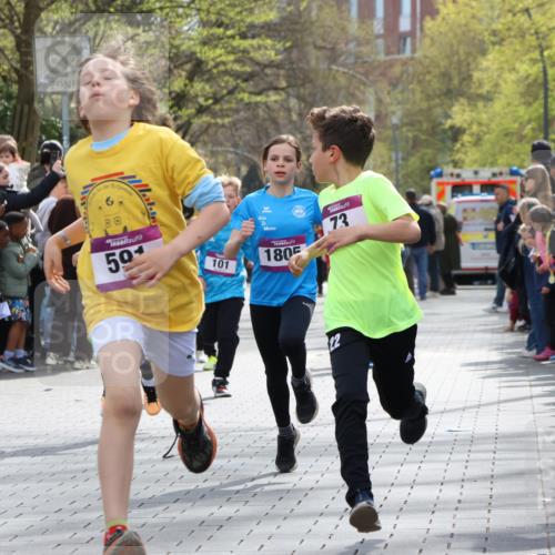 12.04.2026 - 45. Internationalen Wilhelmsburger Insellauf Strokosch-Dieckow http://msf.ph/oto/9493169 12.04.2026 14:49:10 Ziel 38, 1804, 1836, 5015, 876, 1816, 1815, 428, 385, 371, 433, 487, 887, 73, 1805, 591, 1043, 101, 1063, 1048, 601 meine-sportfotos.de