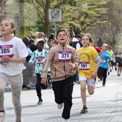12.04.2026 - 45. Internationalen Wilhelmsburger Insellauf Strokosch-Dieckow http://msf.ph/oto/9493173 12.04.2026 14:49:09 Ziel 373, 38, 1804, 1836, 5015, 876, 1816, 1815, 428, 385, 371, 433, 487, 887, 73, 1805, 591, 1043, 101 meine-sportfotos.de