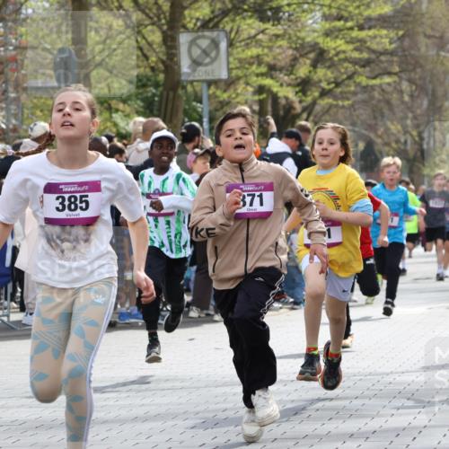 12.04.2026 - 45. Internationalen Wilhelmsburger Insellauf Strokosch-Dieckow http://msf.ph/oto/9493175 12.04.2026 14:49:09 Ziel 373, 38, 1804, 1836, 5015, 876, 1816, 1815, 428, 385, 371, 433, 487, 887, 73, 1805, 591, 1043, 101 meine-sportfotos.de