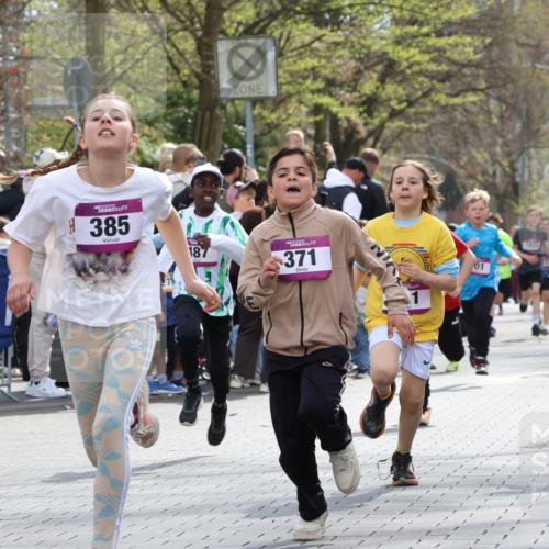 12.04.2026 - 45. Internationalen Wilhelmsburger Insellauf Strokosch-Dieckow http://msf.ph/oto/9493176 12.04.2026 14:49:09 Ziel 373, 38, 1804, 1836, 5015, 876, 1816, 1815, 428, 385, 371, 433, 487, 887, 73, 1805, 591, 1043, 101 meine-sportfotos.de
