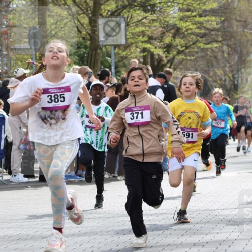 12.04.2026 - 45. Internationalen Wilhelmsburger Insellauf Strokosch-Dieckow http://msf.ph/oto/9493177 12.04.2026 14:49:09 Ziel 373, 38, 1804, 1836, 5015, 876, 1816, 1815, 428, 385, 371, 433, 487, 887, 73, 1805, 591, 1043, 101 meine-sportfotos.de