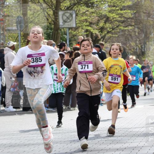 12.04.2026 - 45. Internationalen Wilhelmsburger Insellauf Strokosch-Dieckow http://msf.ph/oto/9493178 12.04.2026 14:49:09 Ziel 373, 38, 1804, 1836, 5015, 876, 1816, 1815, 428, 385, 371, 433, 487, 887, 73, 1805, 591, 1043, 101 meine-sportfotos.de