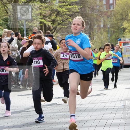 12.04.2026 - 45. Internationalen Wilhelmsburger Insellauf Strokosch-Dieckow http://msf.ph/oto/9493181 12.04.2026 14:49:07 Ziel 903, 31, 373, 38, 1804, 1836, 5015, 876, 1816, 1815, 428, 385, 371, 433, 487, 887, 73, 1805, 591 meine-sportfotos.de