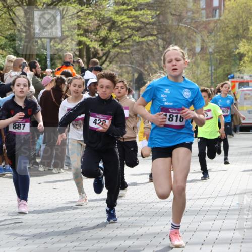 12.04.2026 - 45. Internationalen Wilhelmsburger Insellauf Strokosch-Dieckow http://msf.ph/oto/9493184 12.04.2026 14:49:07 Ziel 903, 31, 373, 38, 1804, 1836, 5015, 876, 1816, 1815, 428, 385, 371, 433, 487, 887, 73, 1805, 591 meine-sportfotos.de