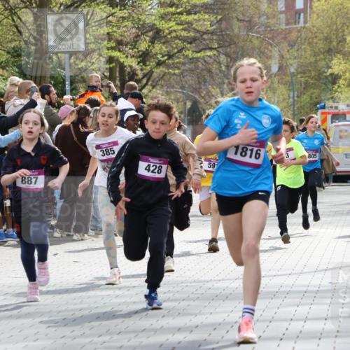 12.04.2026 - 45. Internationalen Wilhelmsburger Insellauf Strokosch-Dieckow http://msf.ph/oto/9493185 12.04.2026 14:49:07 Ziel 903, 31, 373, 38, 1804, 1836, 5015, 876, 1816, 1815, 428, 385, 371, 433, 487, 887, 73, 1805, 591 meine-sportfotos.de