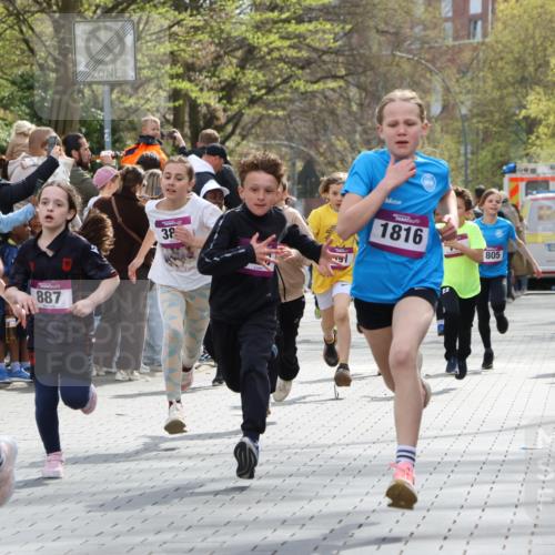 12.04.2026 - 45. Internationalen Wilhelmsburger Insellauf Strokosch-Dieckow http://msf.ph/oto/9493186 12.04.2026 14:49:07 Ziel 903, 31, 373, 38, 1804, 1836, 5015, 876, 1816, 1815, 428, 385, 371, 433, 487, 887, 73, 1805, 591 meine-sportfotos.de
