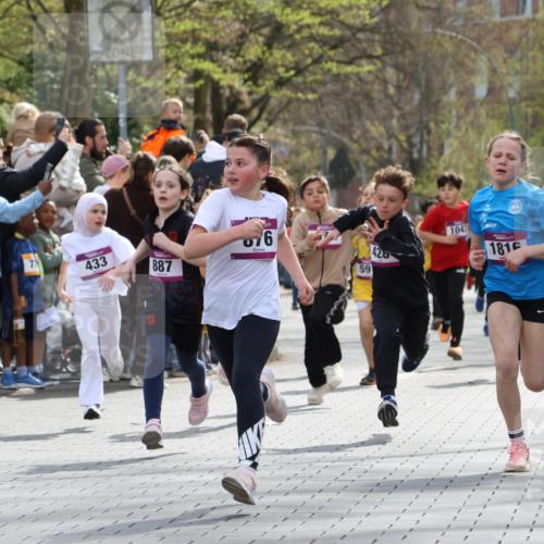 12.04.2026 - 45. Internationalen Wilhelmsburger Insellauf Strokosch-Dieckow http://msf.ph/oto/9493189 12.04.2026 14:49:06 Ziel 386, 421, 903, 31, 373, 38, 1804, 1836, 5015, 876, 1816, 1815, 428, 385, 371, 433, 487, 887, 73, 1805, 591 meine-sportfotos.de