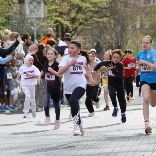 12.04.2026 - 45. Internationalen Wilhelmsburger Insellauf Strokosch-Dieckow http://msf.ph/oto/9493190 12.04.2026 14:49:06 Ziel 386, 421, 903, 31, 373, 38, 1804, 1836, 5015, 876, 1816, 1815, 428, 385, 371, 433, 487, 887, 73, 1805, 591 meine-sportfotos.de