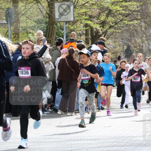 12.04.2026 - 45. Internationalen Wilhelmsburger Insellauf Strokosch-Dieckow http://msf.ph/oto/9493201 12.04.2026 14:49:04 Ziel 386, 421, 903, 31, 373, 38, 1804, 1836, 5015, 876, 1816, 1815, 428, 385, 371, 433 meine-sportfotos.de